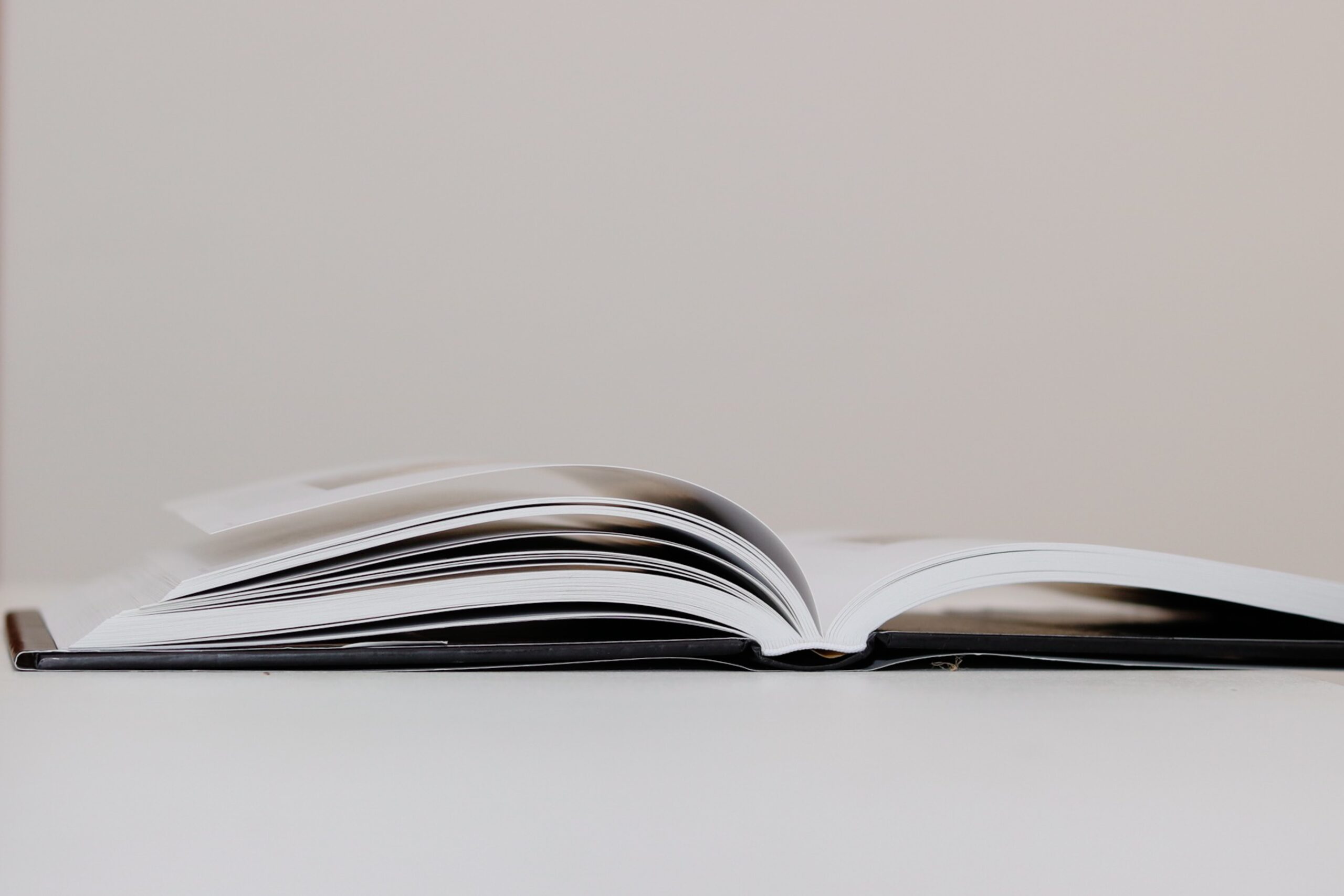 bog om kosmetologi, ansigtsbehandling, manicure, pedicure, makeup